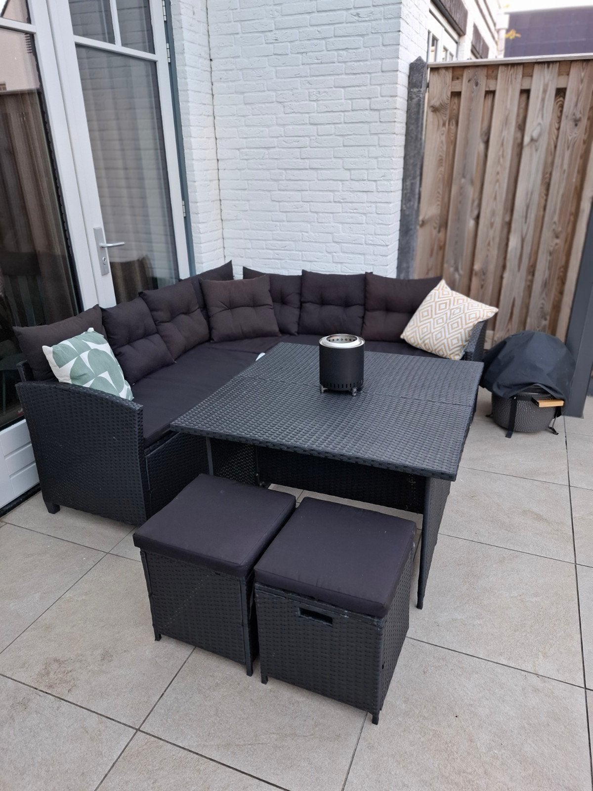 Zwarte loungeset met hoekbank, tafel en 2 krukken, 5 zitplaatsen, Gebruikt, Ophalen of Verzenden, Loungeset
