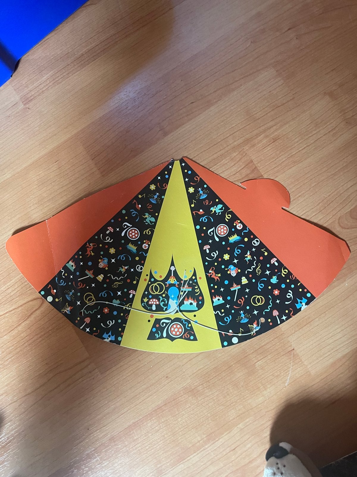 Efteling 70 jaar Hoedje van Papier - Jubileum Editie, Ophalen of Verzenden, Gebruikt, Kleding
