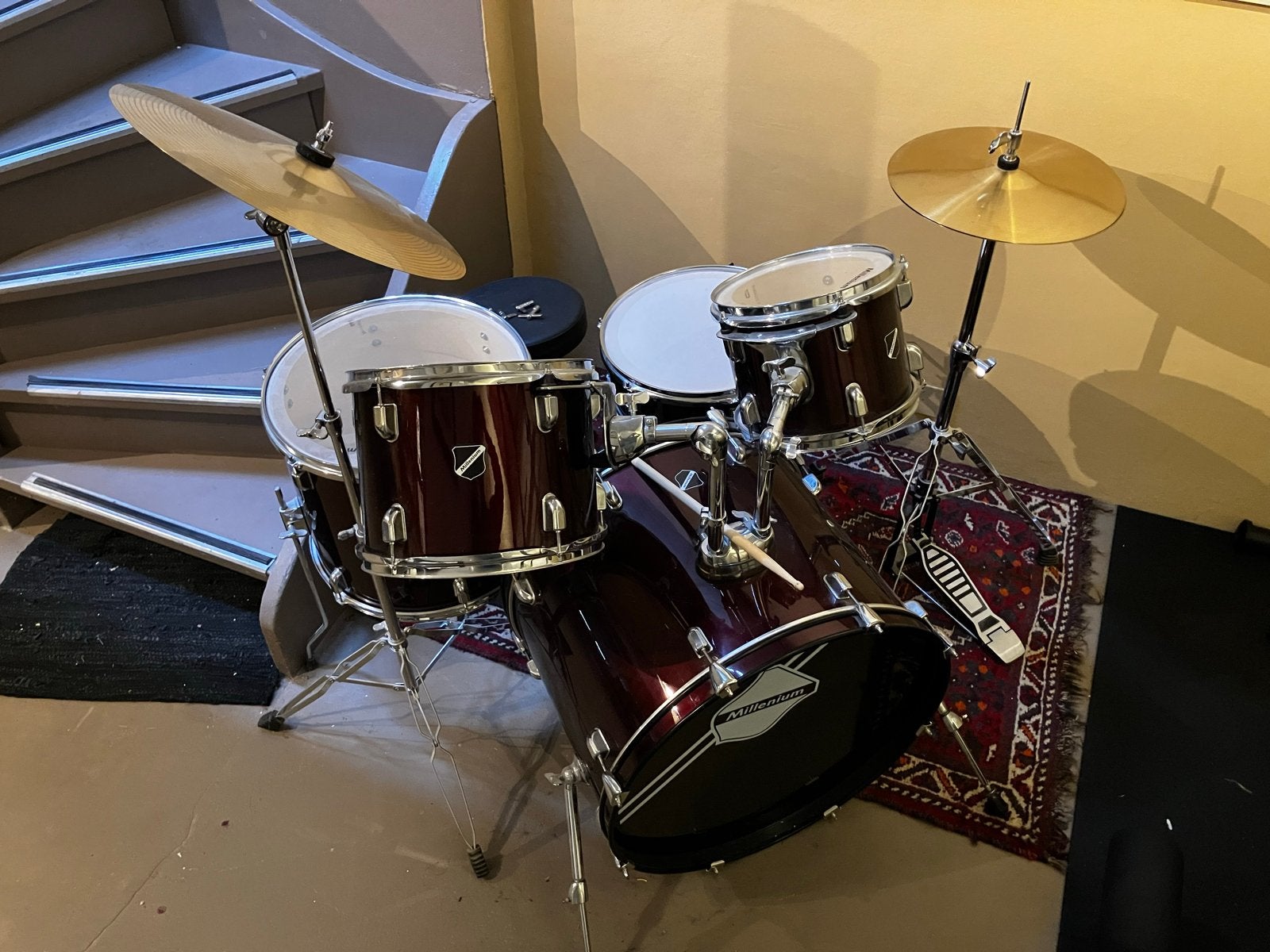 Millenium drumstel compleet met bekkens en kruk, Ophalen, Zo goed als nieuw, Overige merken