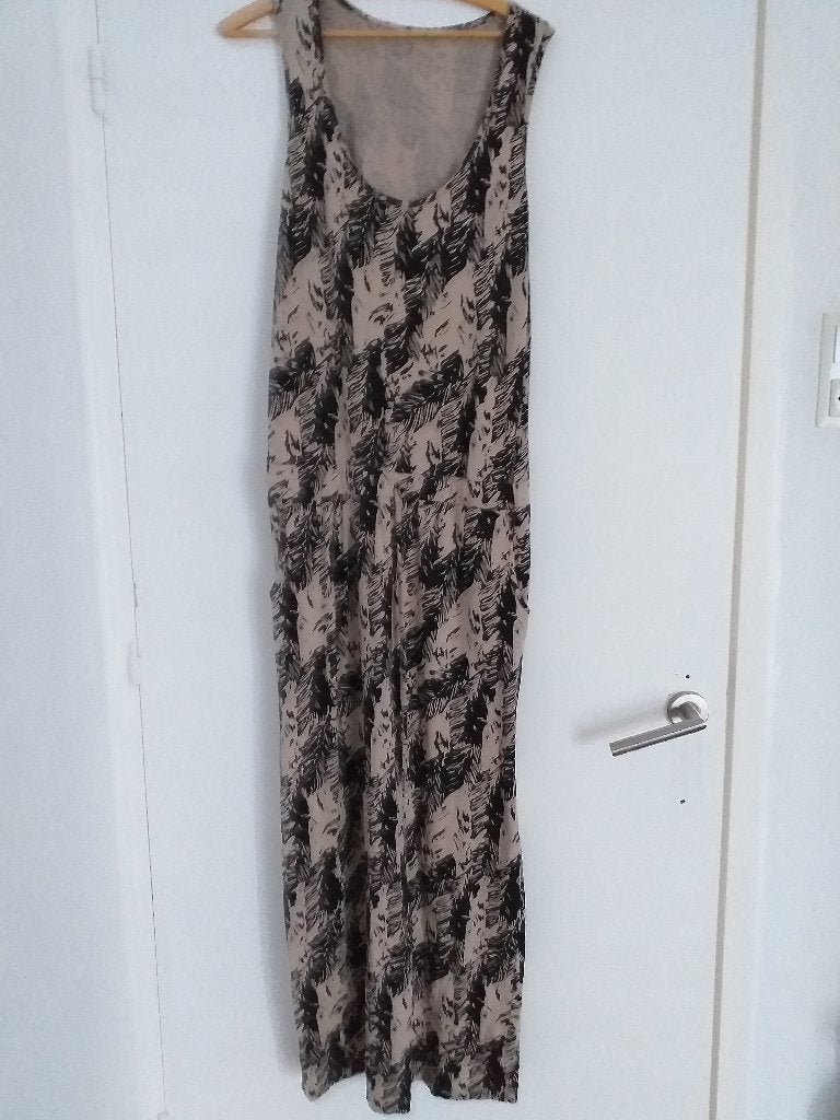 Lange mouwloze jurk     36/38, Kleding | Dames, Jurken, Beige, Ophalen of Verzenden, Zo goed als nieuw, Maat 36 (S)