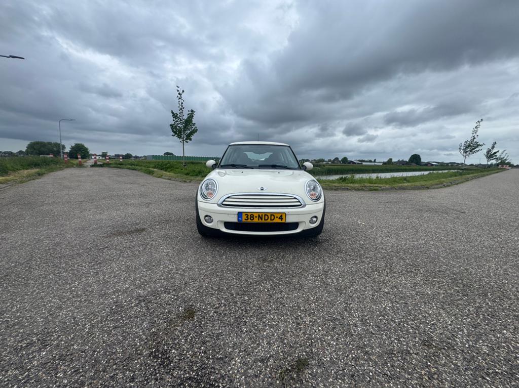 Mini (r56) 1.6 75pk 2010 Wit, Voorwielaandrijving, 4 cilinders, 4 stoelen, Origineel Nederlands