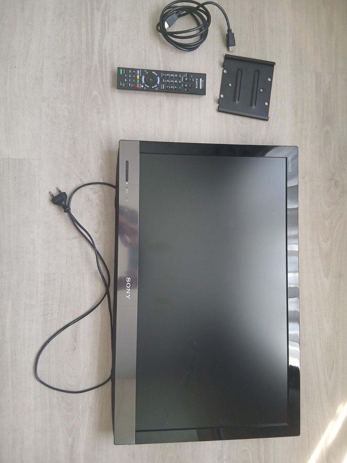 Sony Bravia LCD TV met afstandsbediening en muurbeugel, Gebruikt, 50 Hz, Ophalen of Verzenden, Sony