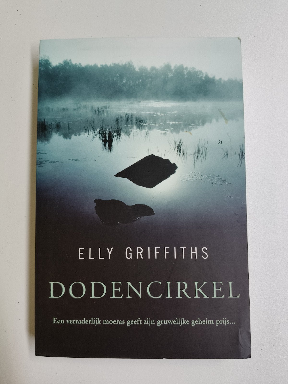 DODENCIRKEL - Elly Griffiths (Paperback), Boeken, Ophalen of Verzenden, Gelezen, Elly Griffiths