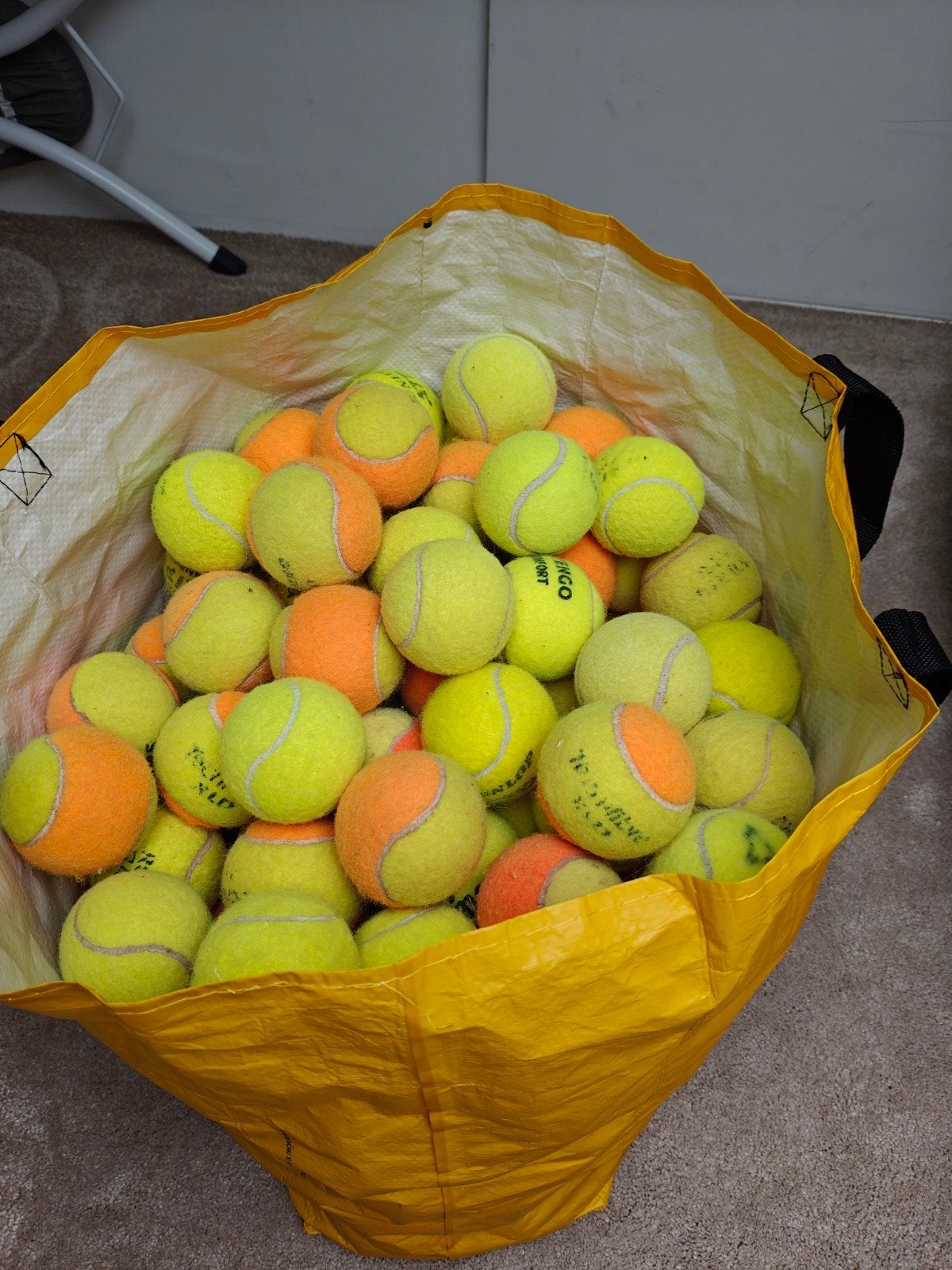 155 tennisballen (+-80 eventueel bruikbaar), Sport en Fitness, Tennis, Overige merken, Gebruikt, Ballen, L00