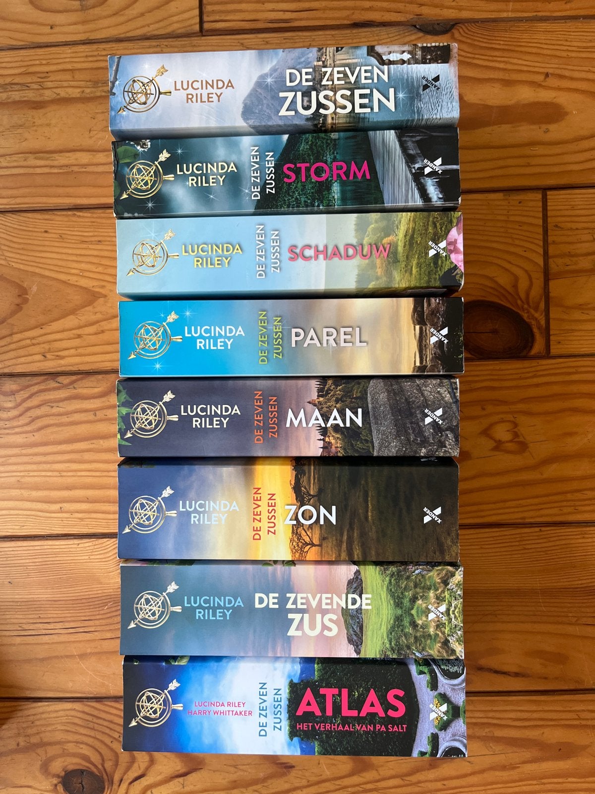 De Zeven Zussen serie compleet + puzzelboek - Lucinda Riley, Boeken, Ophalen of Verzenden, Gelezen, Nederland