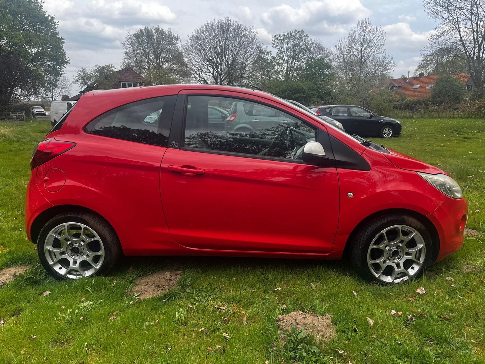 Foto 4 van Ford Ka 1.2 51KW 2010 Rood