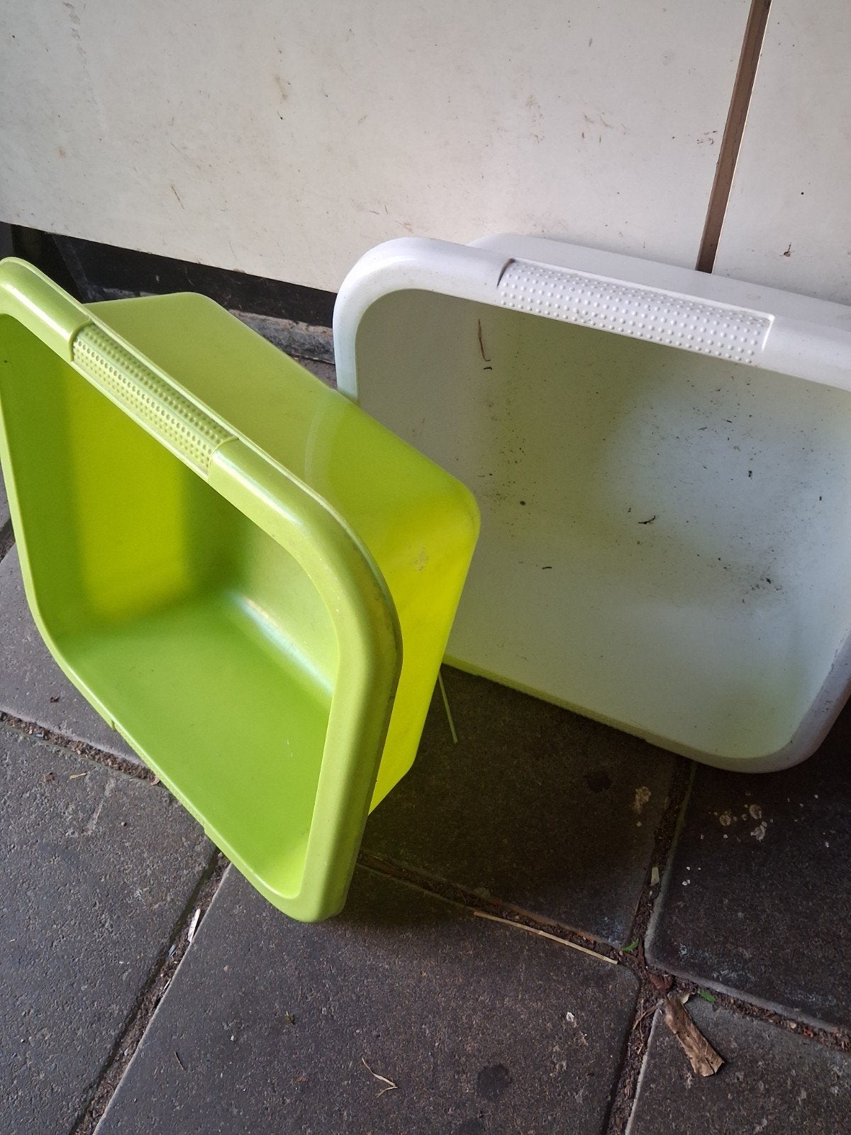 2 afwasteiltjes, Ophalen