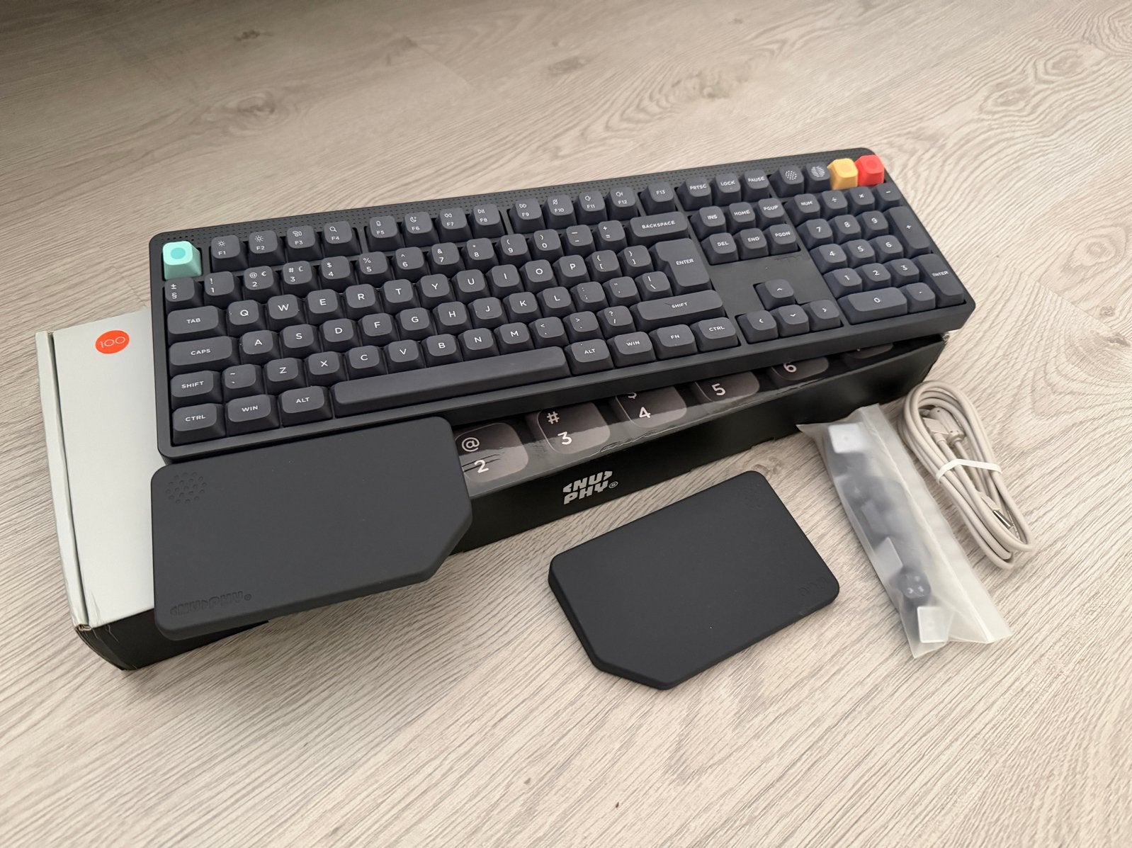 Nuphy Node 100 High Profile ISO-UK Toetsenbord + Polssteunen, Ophalen of Verzenden, Zo goed als nieuw, Draadloos, Qwerty