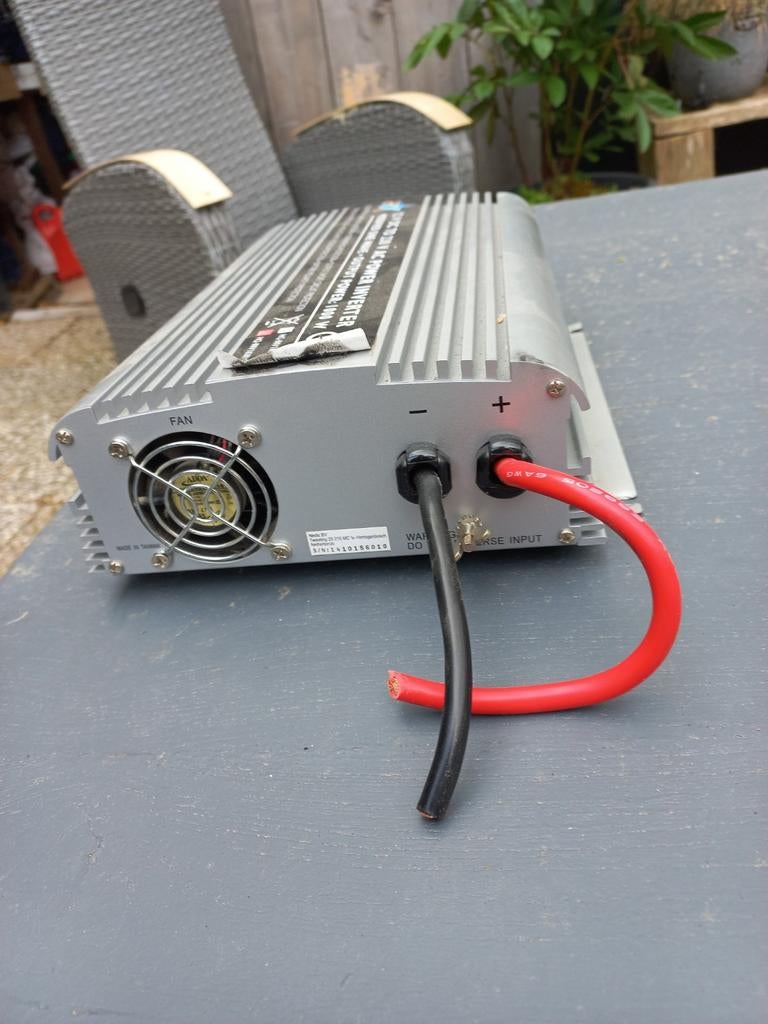 1000 Watt Omvormer 12V DC naar 230V AC Modified Sinus, Ophalen