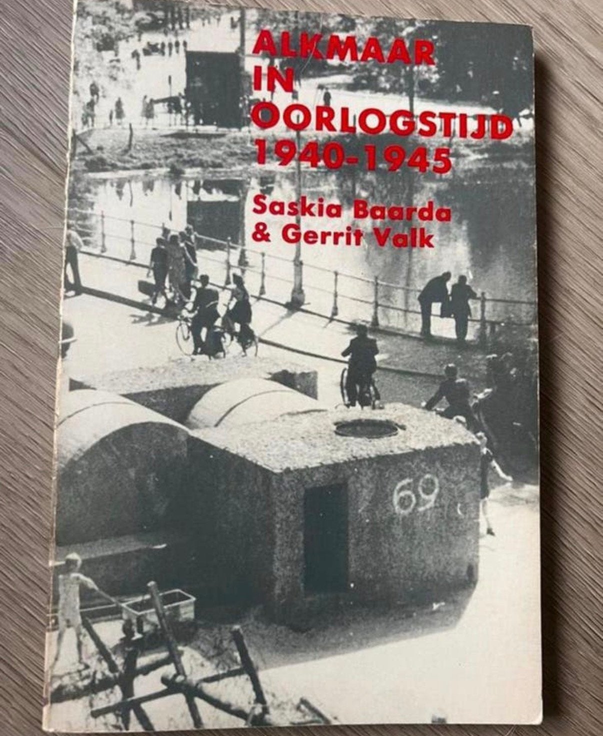 Alkmaar in oorlogstijd 1940-1945, Ophalen of Verzenden, Zo goed als nieuw
