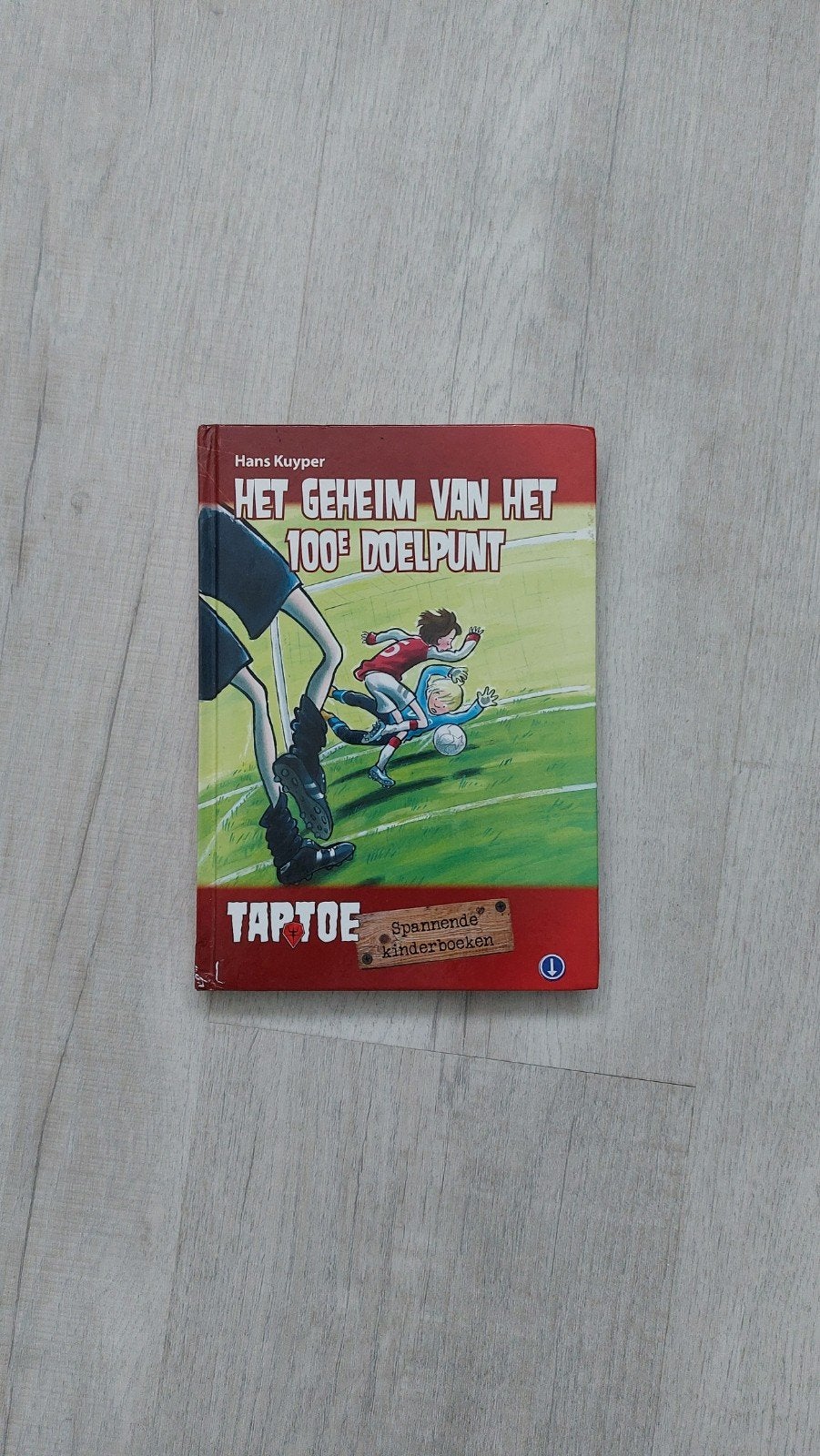 Taptoe 1 'het geheim van het 100e doelpunt', Boeken, Ophalen of Verzenden, Zo goed als nieuw, Paul van Loon, Fictie algemeen