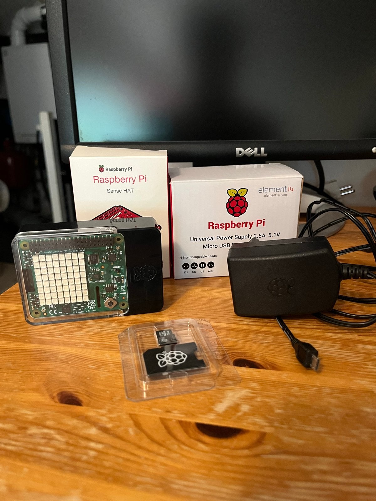 Raspberry Pi 3 Model B+ Starter Kit met Sense HAT, Minder dan 4 GB, Ophalen of Verzenden, Zo goed als nieuw, SSD