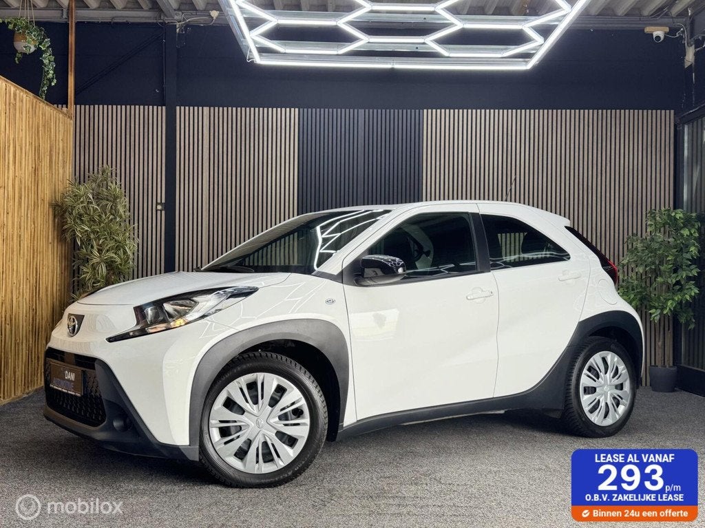 Toyota Aygo X 1.0 VVT-i S-CVT Premium|Carplay|Acc|Cam|Lane, Stof, Gebruikt, Zwart, 4 stoelen