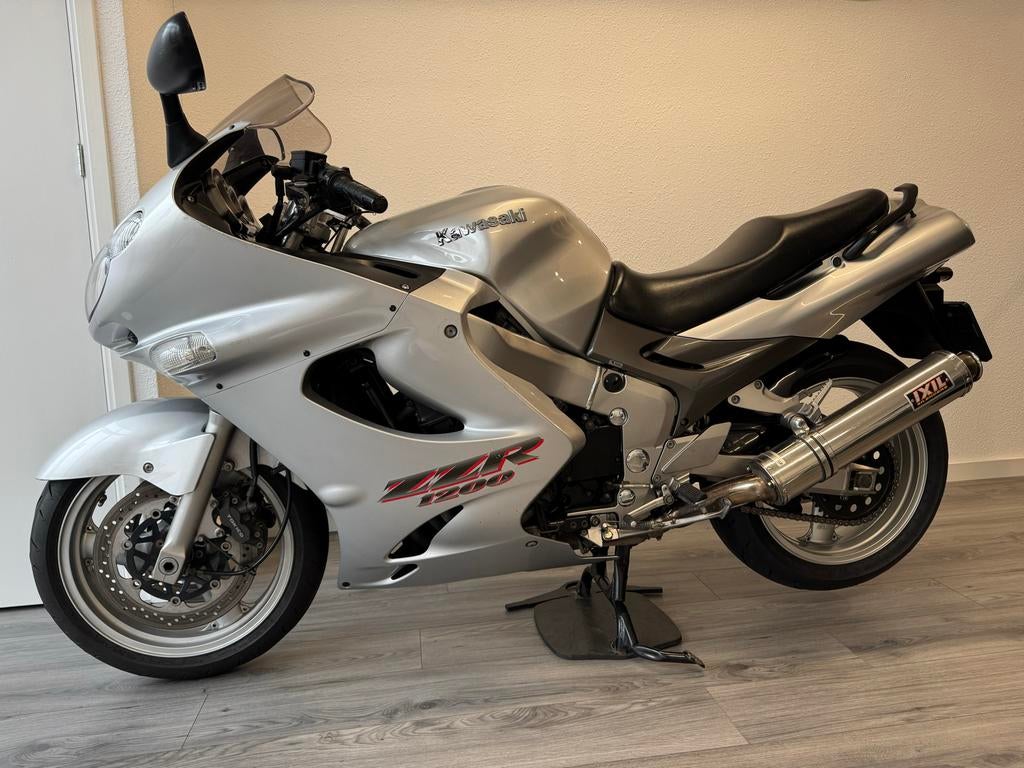 Kawasaki ZZR 1200 - Krachtige Sporttoermotor, Motoren, Sportuitlaat, 4 cilinders, Motorrijbewijs A, Gebruikt