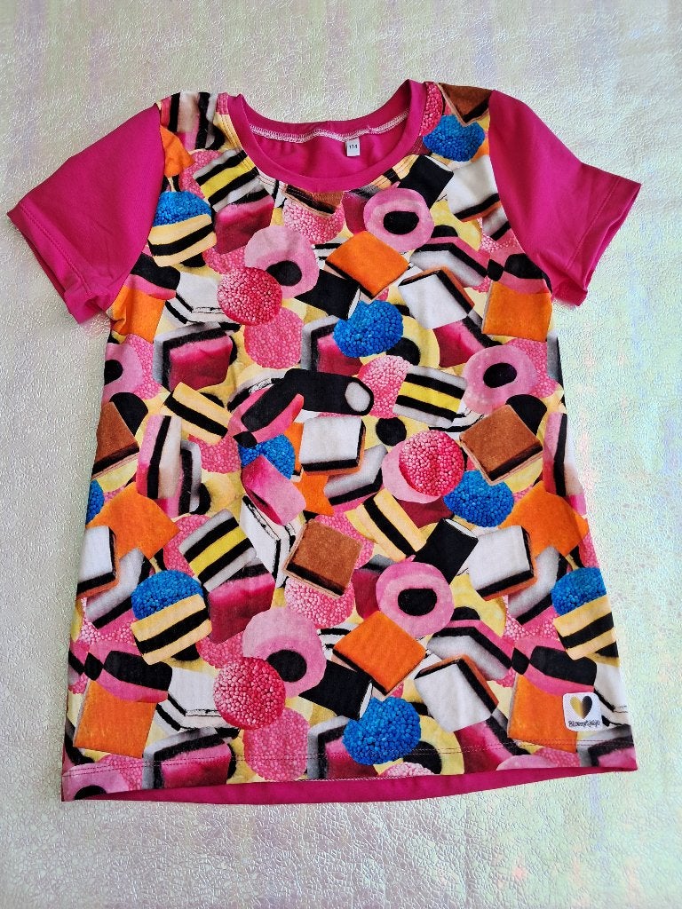 T-shirt 134 handgemaakt Engelse dropjes, Verzenden, Jongen of Meisje, Nieuw, Bloemetjesjo