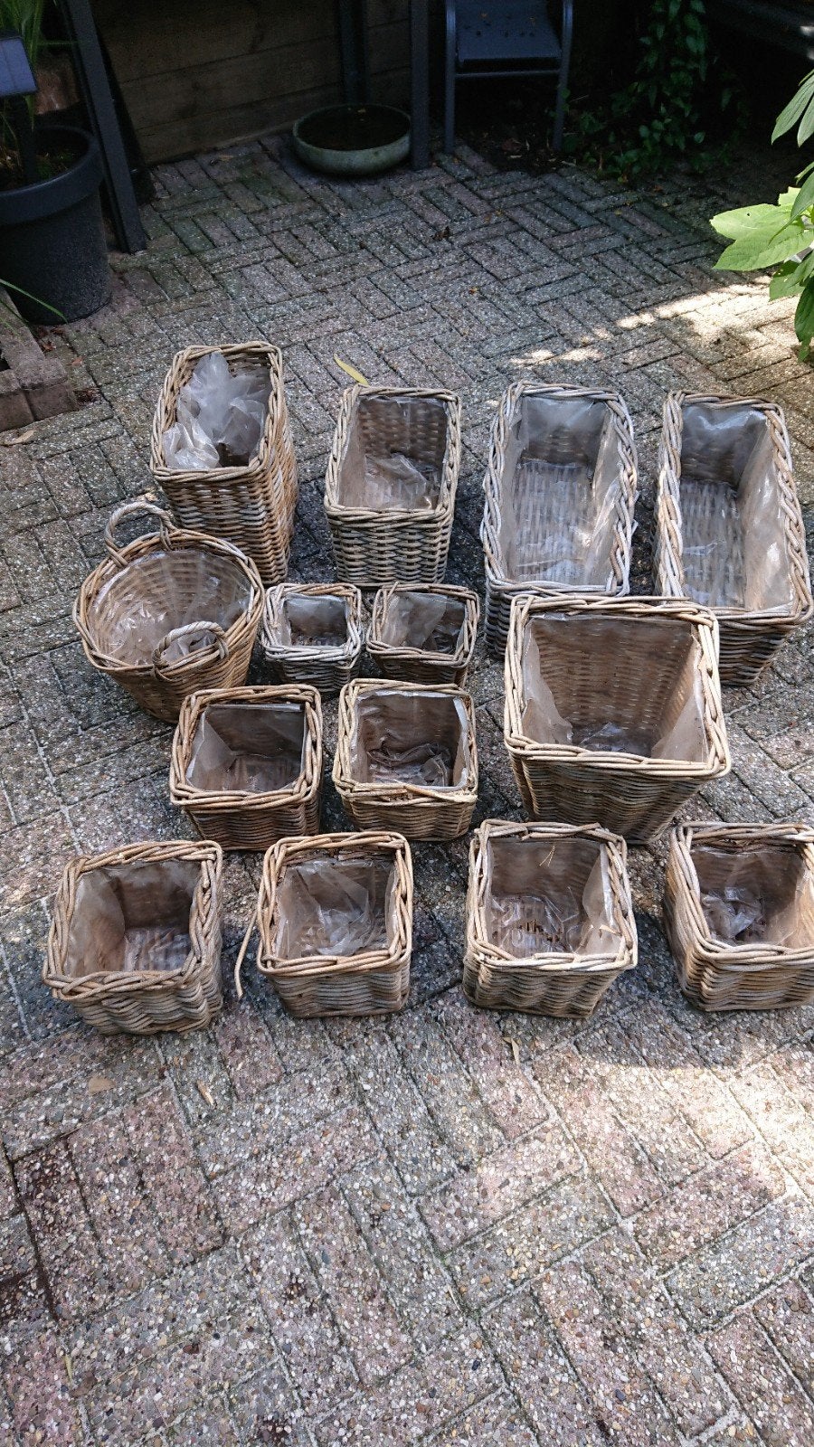Mooie rieten bloembakken en plantenbakken, Ophalen