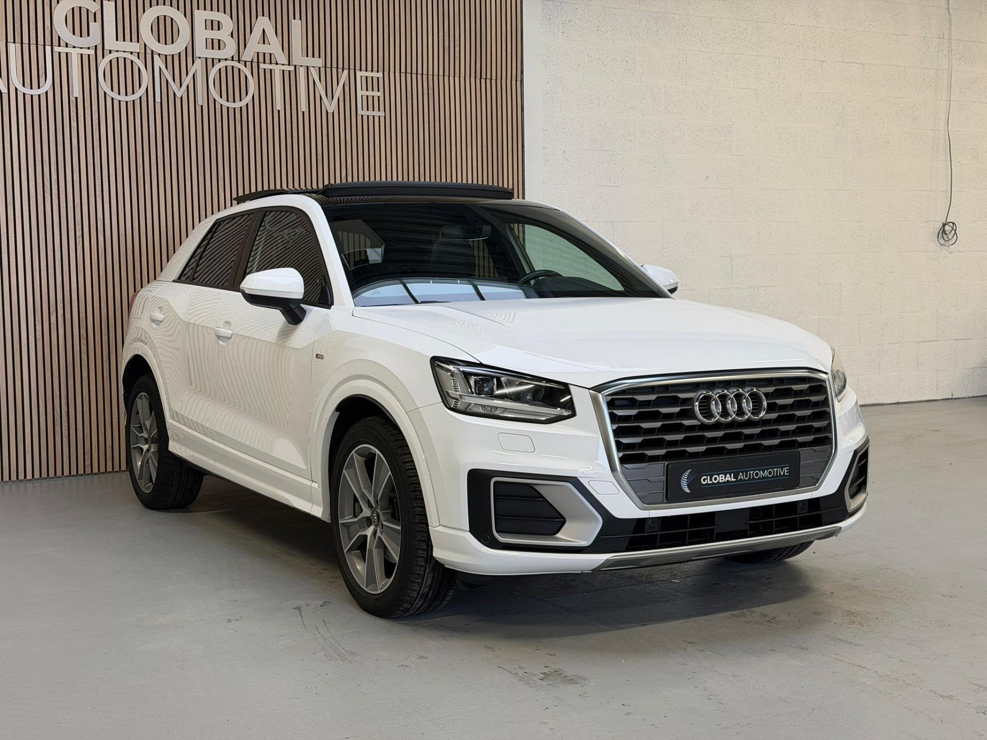 Audi Q2 35 TFSI CoD S LINE - SCHUIFDAK, Auto's, Dealer onderhouden, 4 cilinders, 150 pk, Leder en Stof