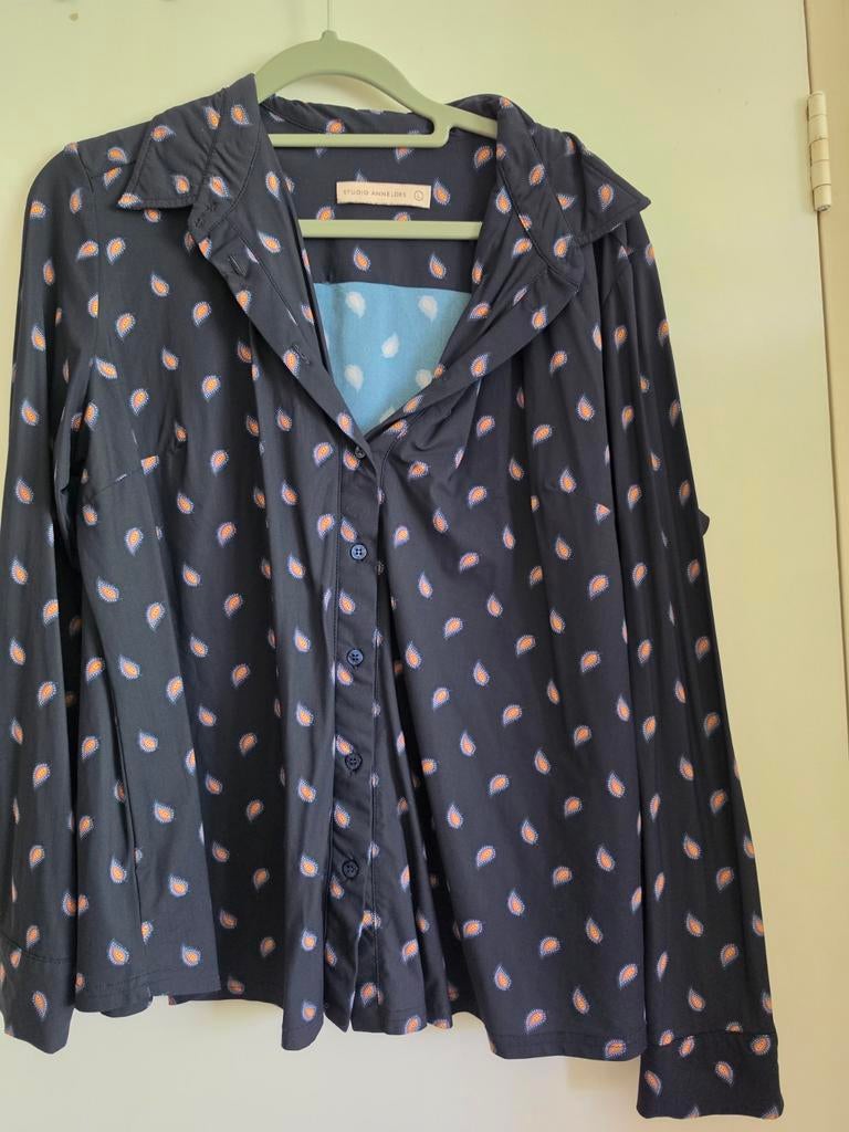 STUDIO ANNELOES donkerblauwe blouse met oranje/paarse print, Kleding | Dames, Blouses en Tunieken, Studio Anneloes, Blauw, Maat 42/44 (L)