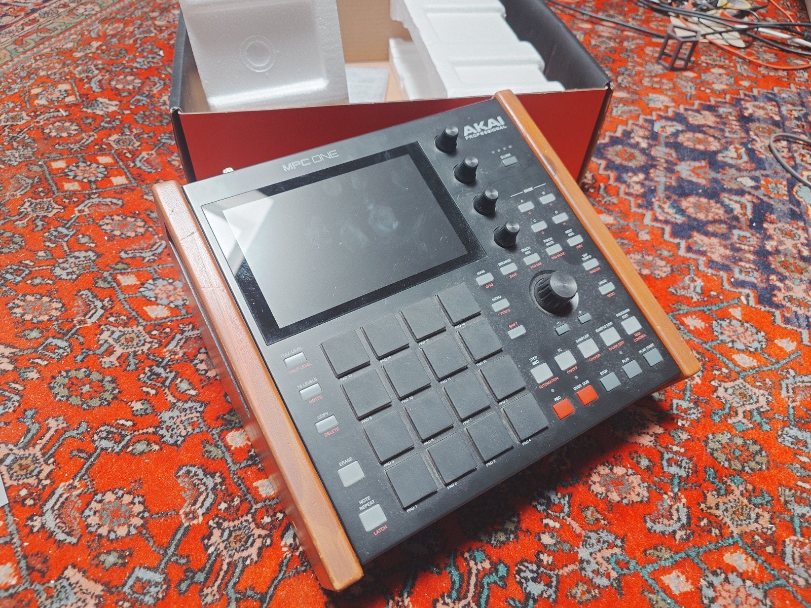 Akai MPC One met deskstand, Muziek en Instrumenten, Overige merken, Zo goed als nieuw, Met midi-aansluiting, Overige aantallen
