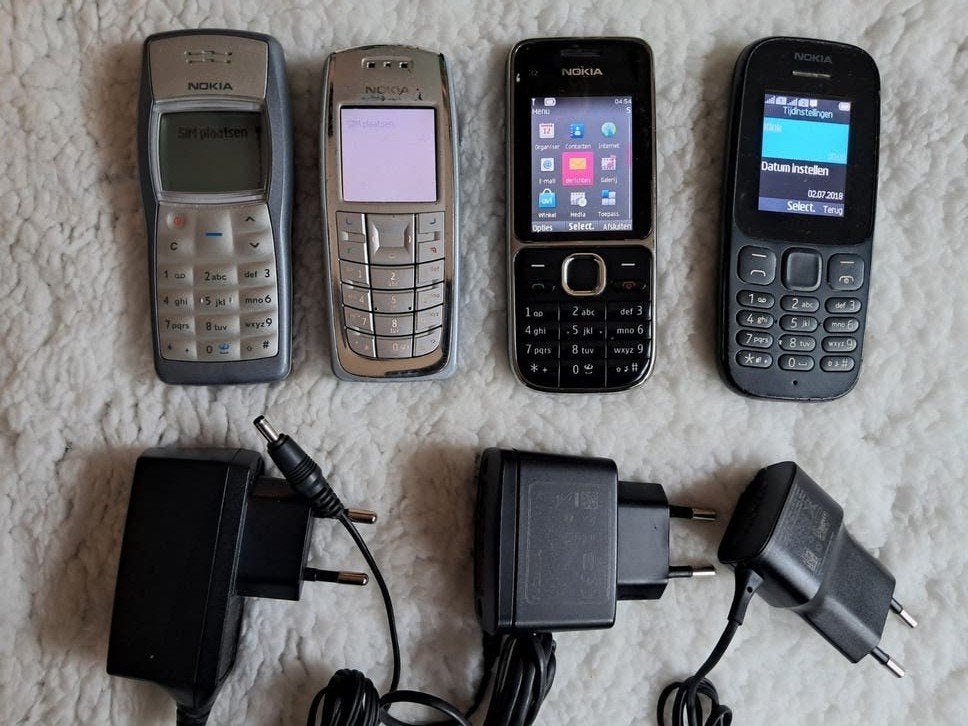 Nokia telefoons: 1100, 3120, C2-01, 105 - Oude modellen, Telecommunicatie, Gebruikt, Overige kleuren, Verzenden, Fysiek toetsenbord