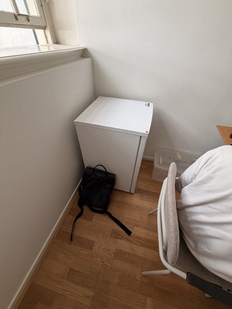 Klein wit koelkastje | tafelmodel, Ophalen, Minder dan 85 cm, Minder dan 75 liter, Zonder vriesvak