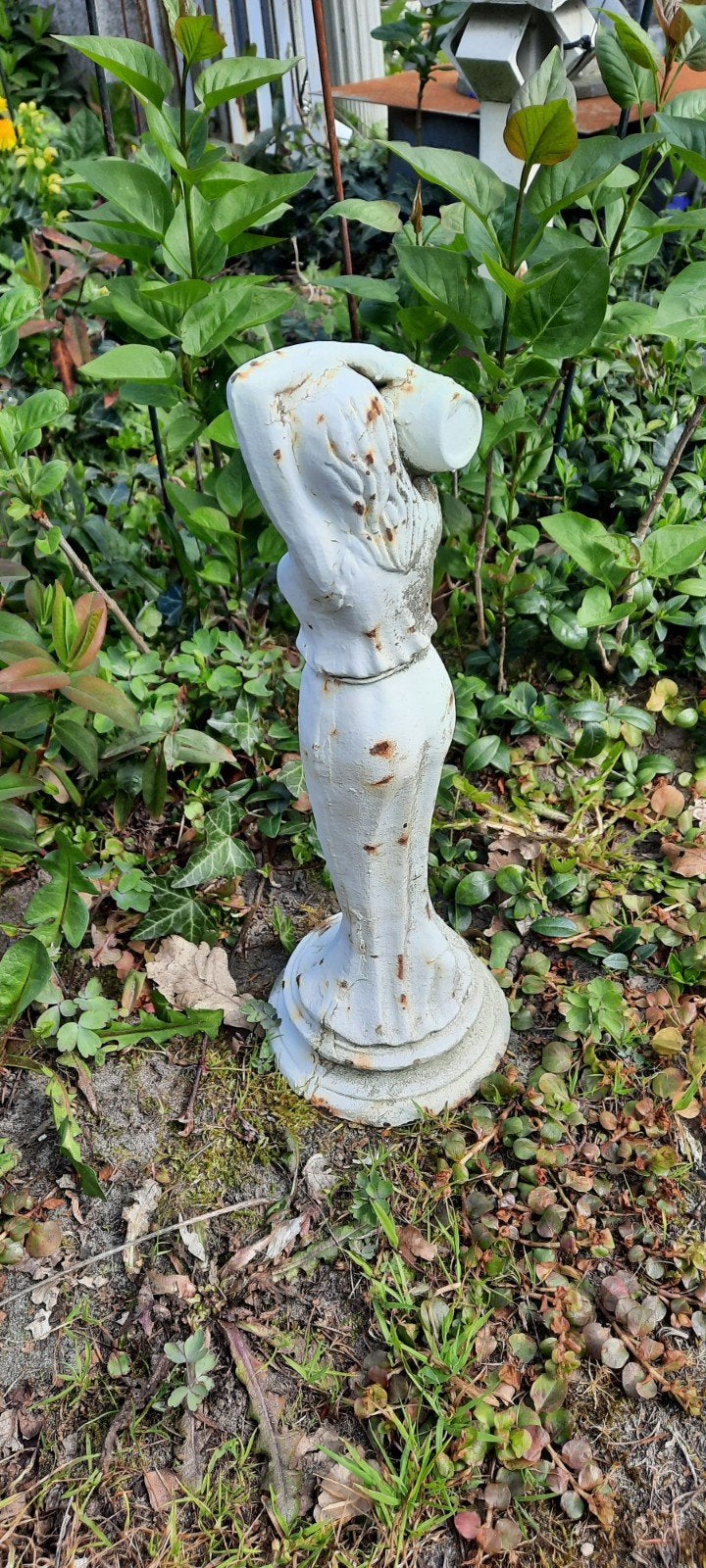 Vintage Tuinbeeld Vrouw met Kruik - Decoratief, Tuin en Terras, Ophalen of Verzenden, Nieuw, Metaal, Mensenbeeld
