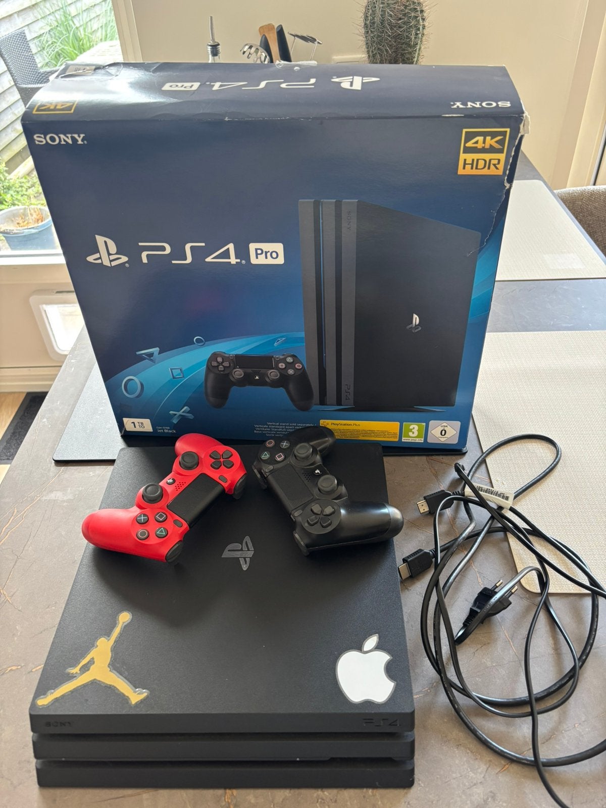 Playstation 4 Pro, Spelcomputers en Games, Spelcomputers | Sony PlayStation 4, Ophalen, Met games, Met 2 controllers, Zo goed als nieuw