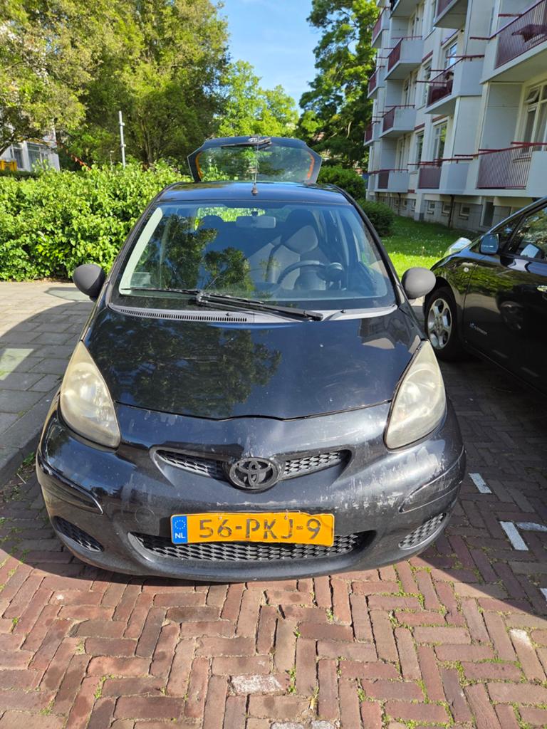 Toyota Aygo 1.0 12V Vvt-i 5DRS 2011 Zwart 2e eigenaar!, Auto's, Toyota, Voorwielaandrijving, 4 stoelen, Origineel Nederlands, Handgeschakeld