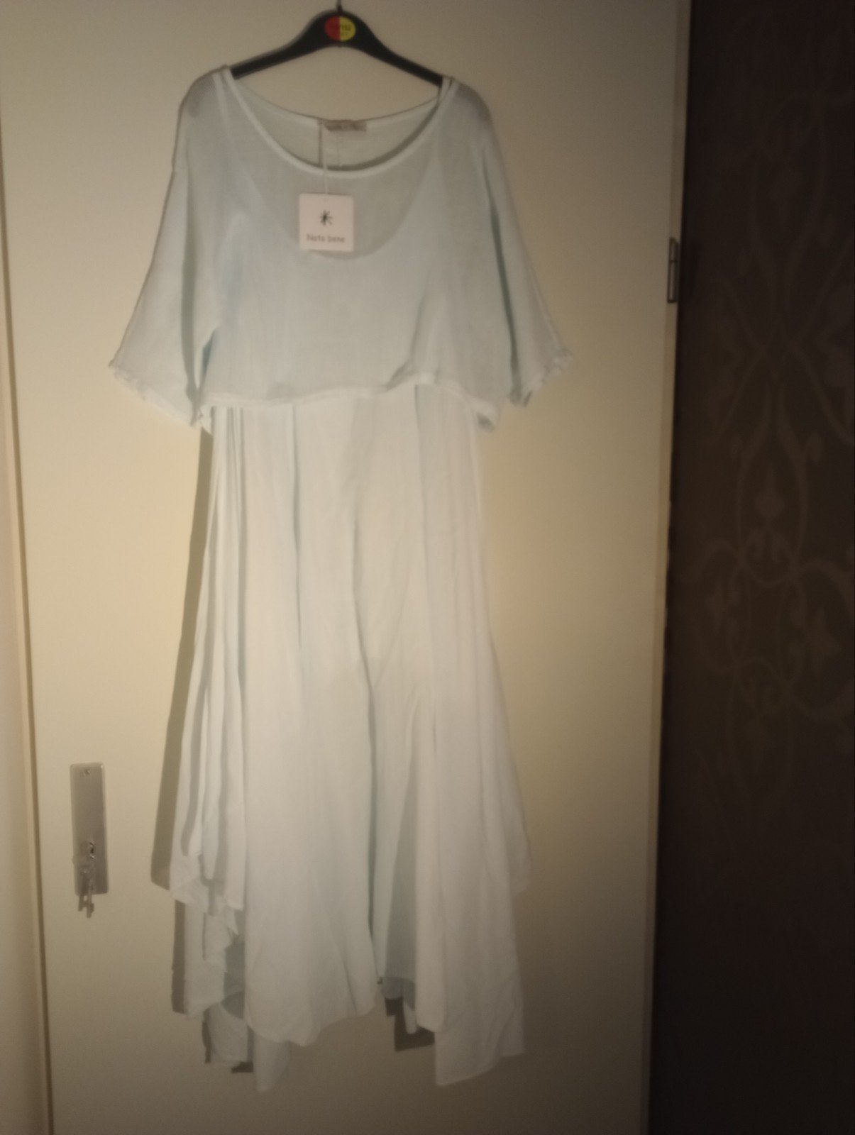 Lichtblauwe zomerjurk met gazen hesje - Nooit gedragen, Kleding | Dames, Ophalen of Verzenden, Nieuw, Blauw, Onder de knie
