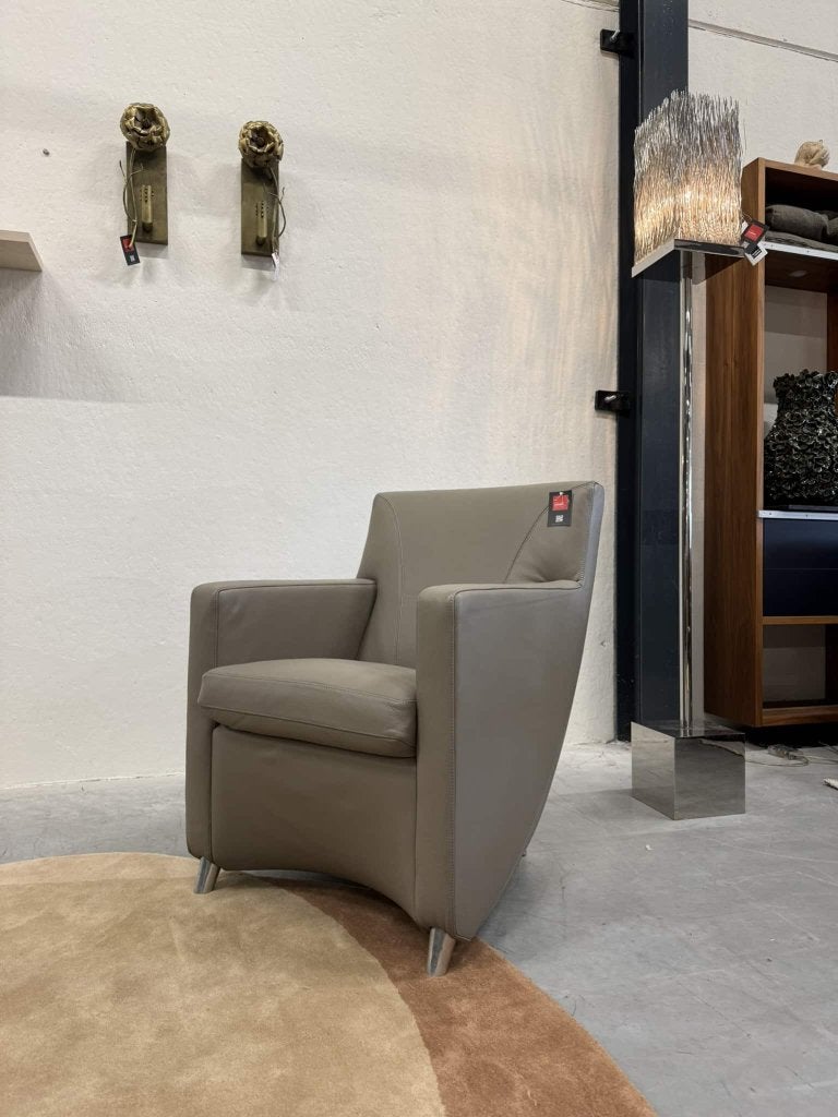 Als nieuw Leolux Dolcinea Fauteuil Senso leer grijs stoel, Huis en Inrichting, Fauteuils, Leolux, Info@leolux.nl, Ophalen of Verzenden