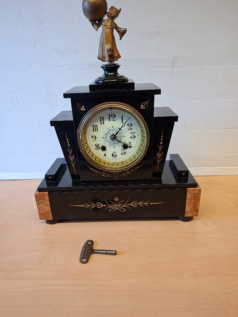 Oude pendule klok zwart steen/marmer met gouden accenten, Ophalen
