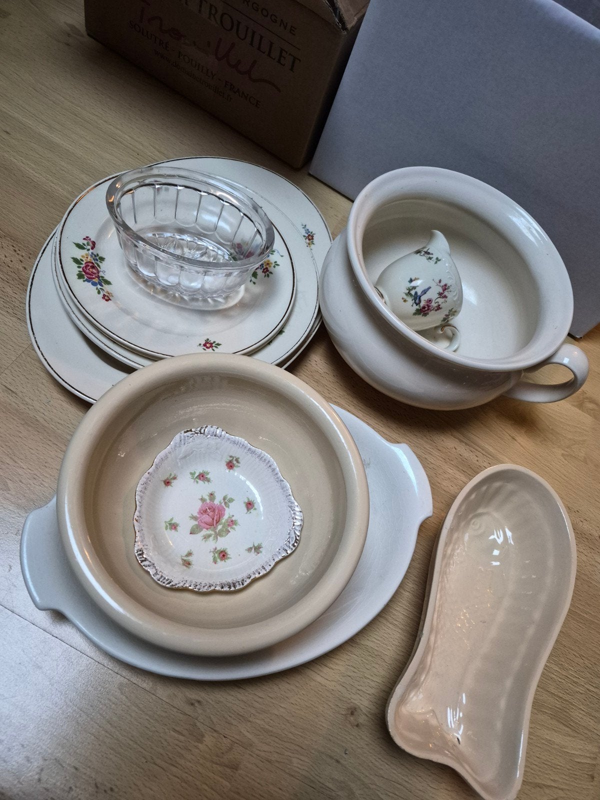 Doos met oud serviesgoed, Antiek en Kunst, Ophalen of Verzenden