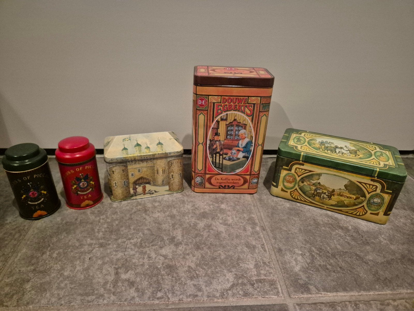Set van 5 blikken, waaronder Douwe Egberts en thee, Verzamelen, Ophalen of Verzenden, Gebruikt, Koffie, Douwe Egberts