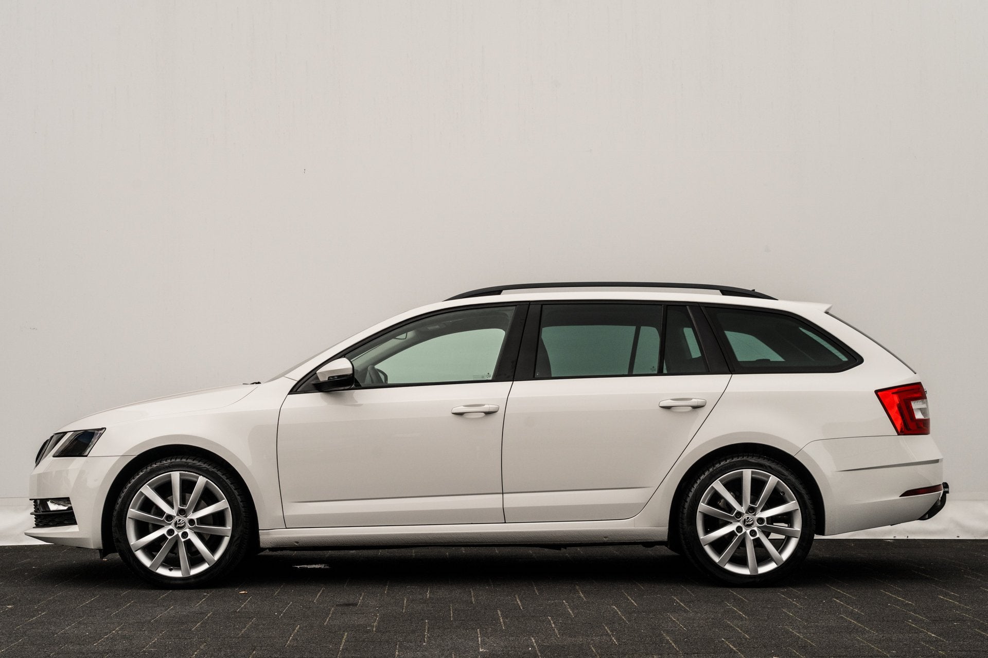 Skoda Octavia Combi 1.0 TSi Ambi. Business | Trekhaak | PDC, Stof, Gebruikt, Met garantie (alle), Wit