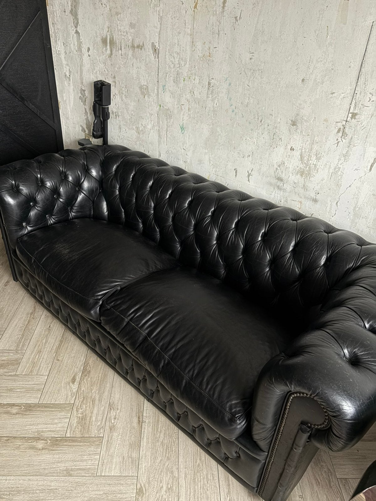 Zwarte Leren chesterfield bank, Ophalen, 250 tot 300 cm, Gebruikt, Chesterfield