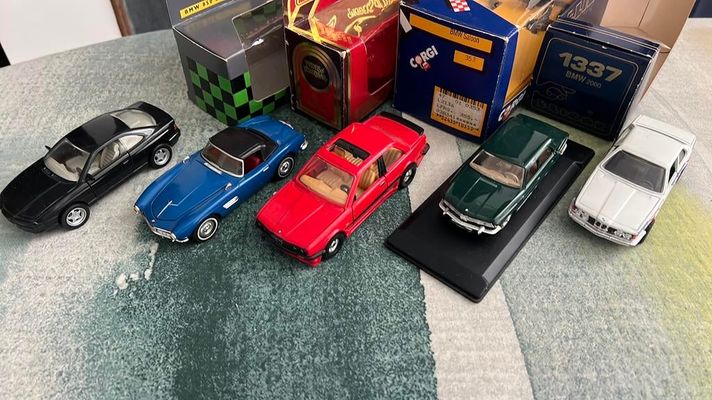 5 verschillende BMW miniaturen, Ophalen of Verzenden, Zo goed als nieuw, Auto, Corgi