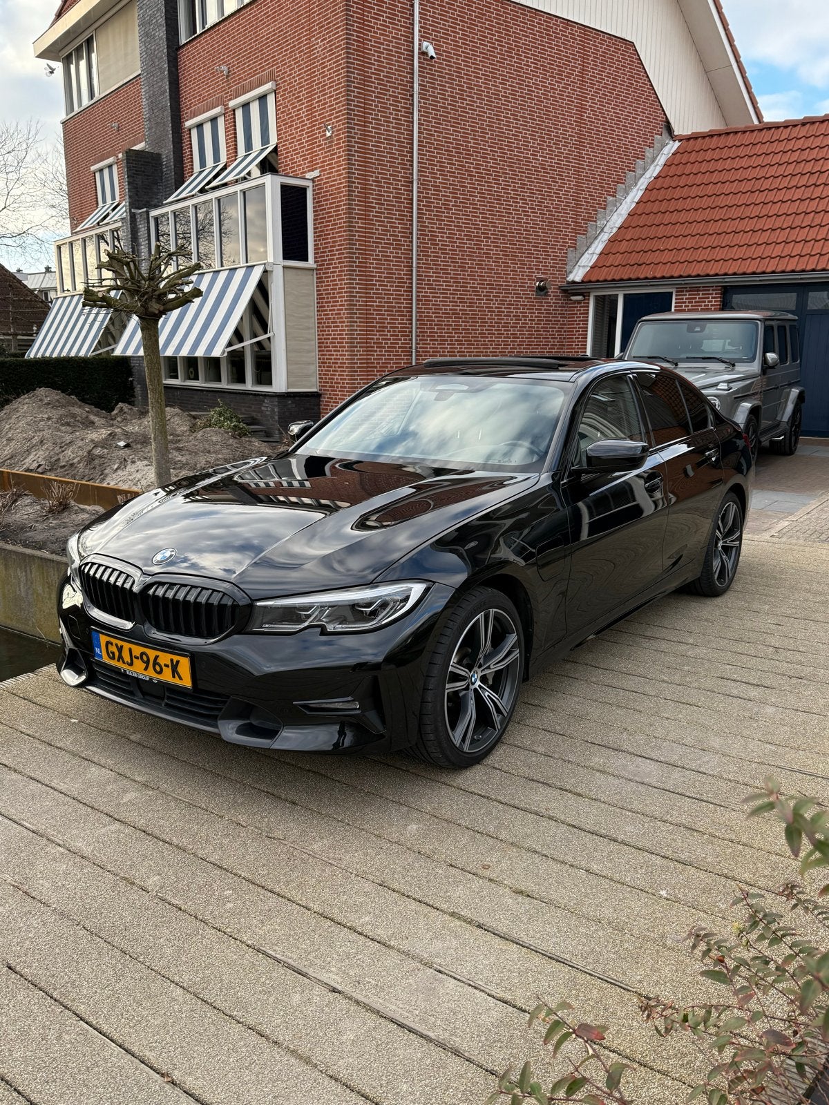 BMW 330e 292pk | Pano | Laser | Harmon Kardon | 19”, Automaat, 1998 cc, Achterwielaandrijving, 4 cilinders