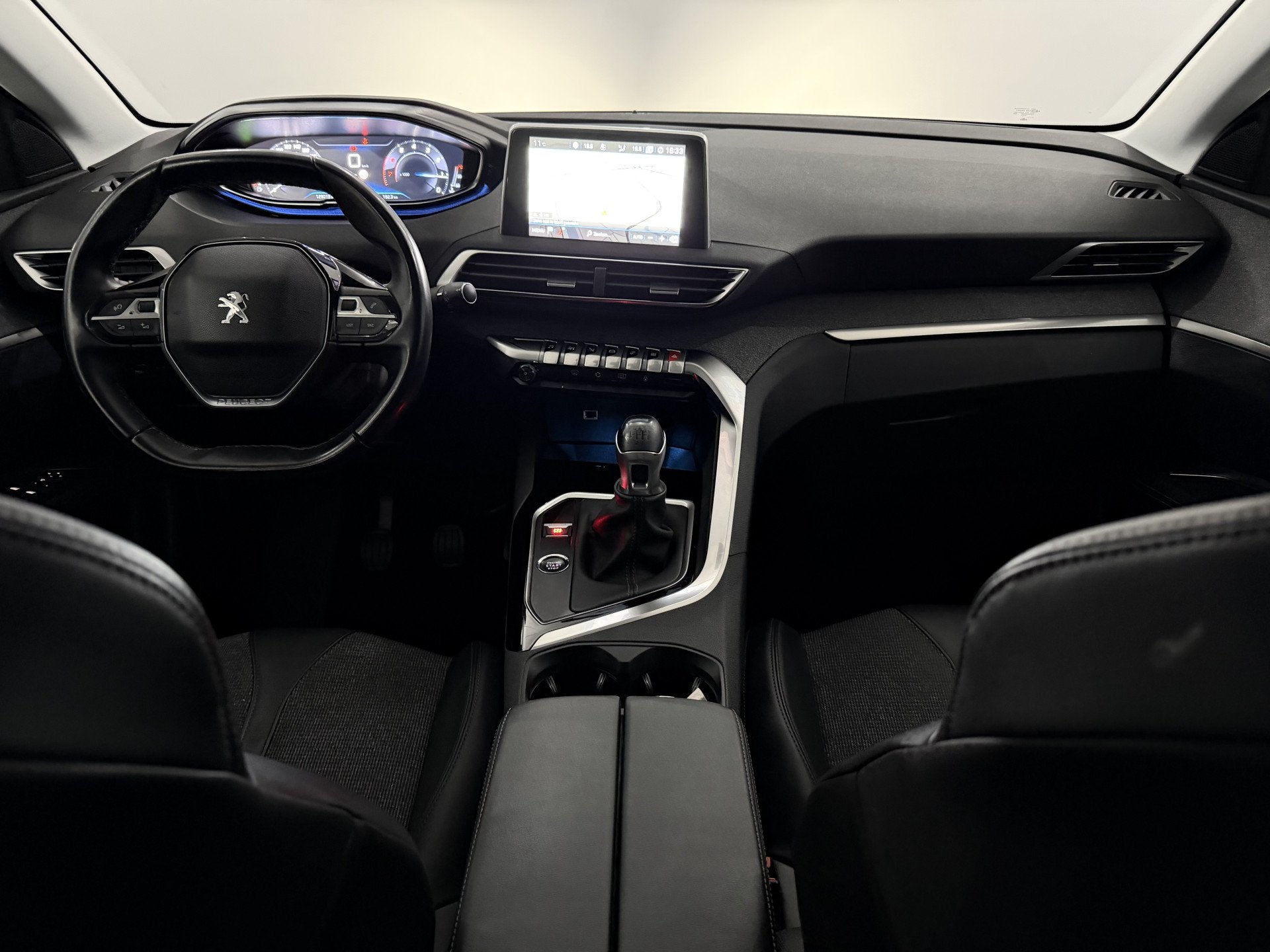 Peugeot 3008 1.2 PureTech Blue Lease Premium Half leder, Cam, Voorwielaandrijving, Gebruikt, 1199 cc, Leder en Stof