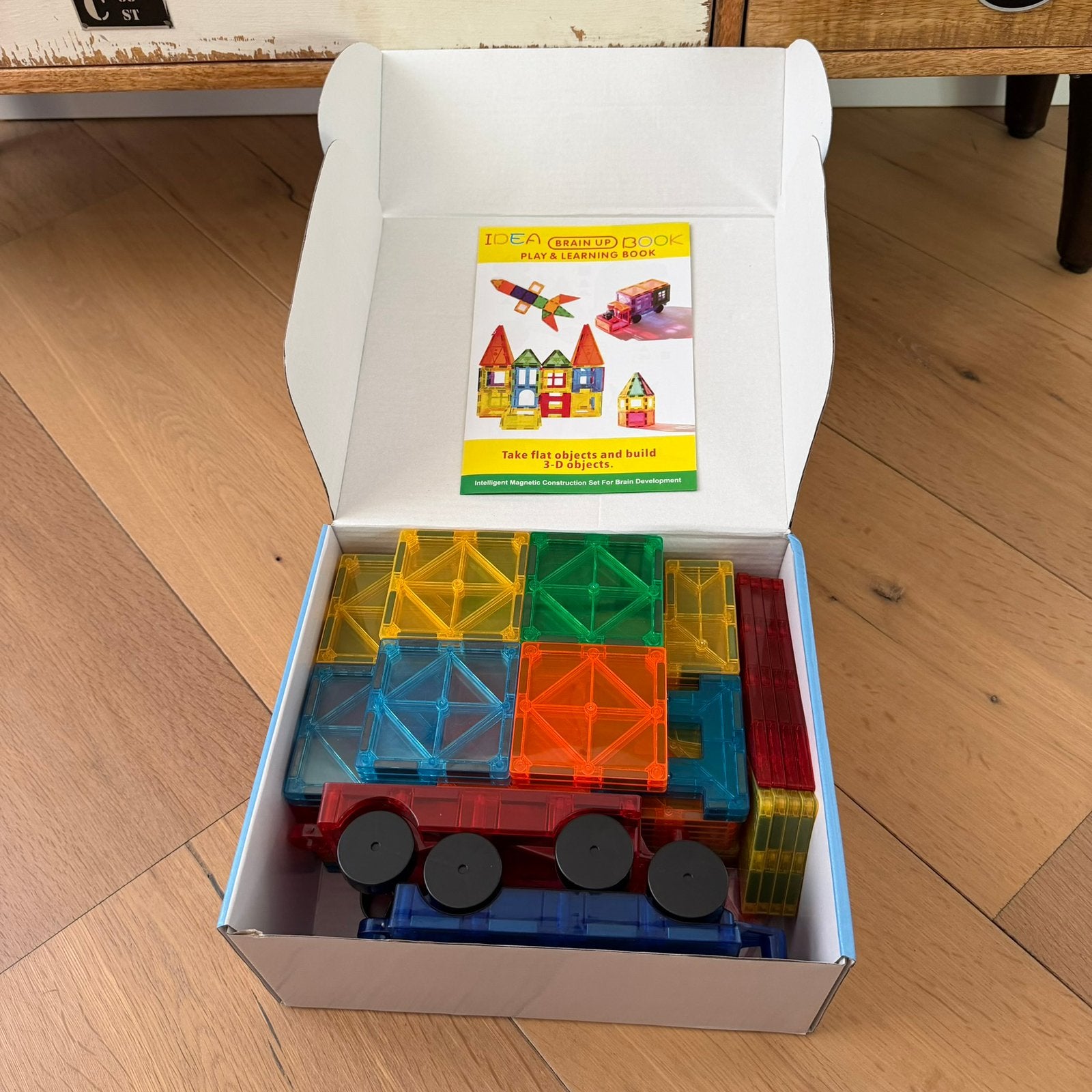 Foto 3 van Magnetic Tiles bouwset 120 stuks + 2 auto’s – Nieuw