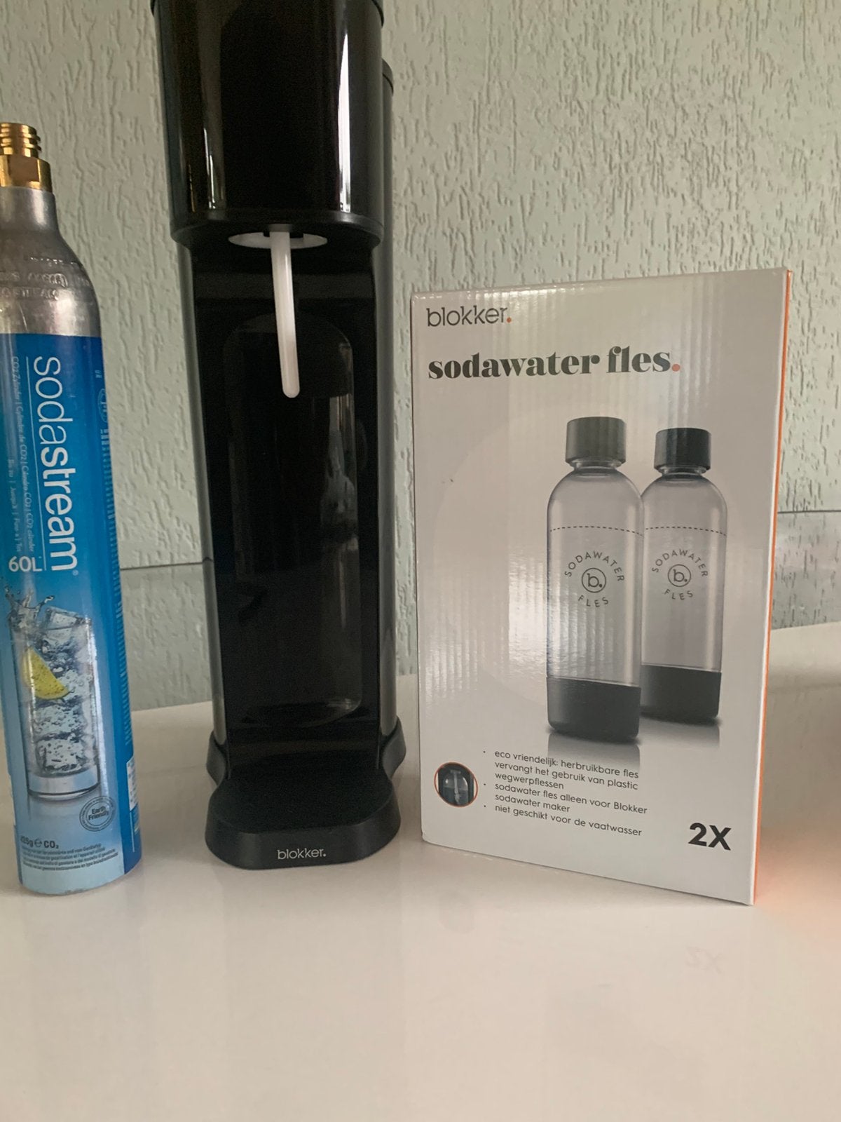 Kapotte Blokker sodastreamer+nieuwe flessen en co2 cylinder, Ophalen, Niet werkend