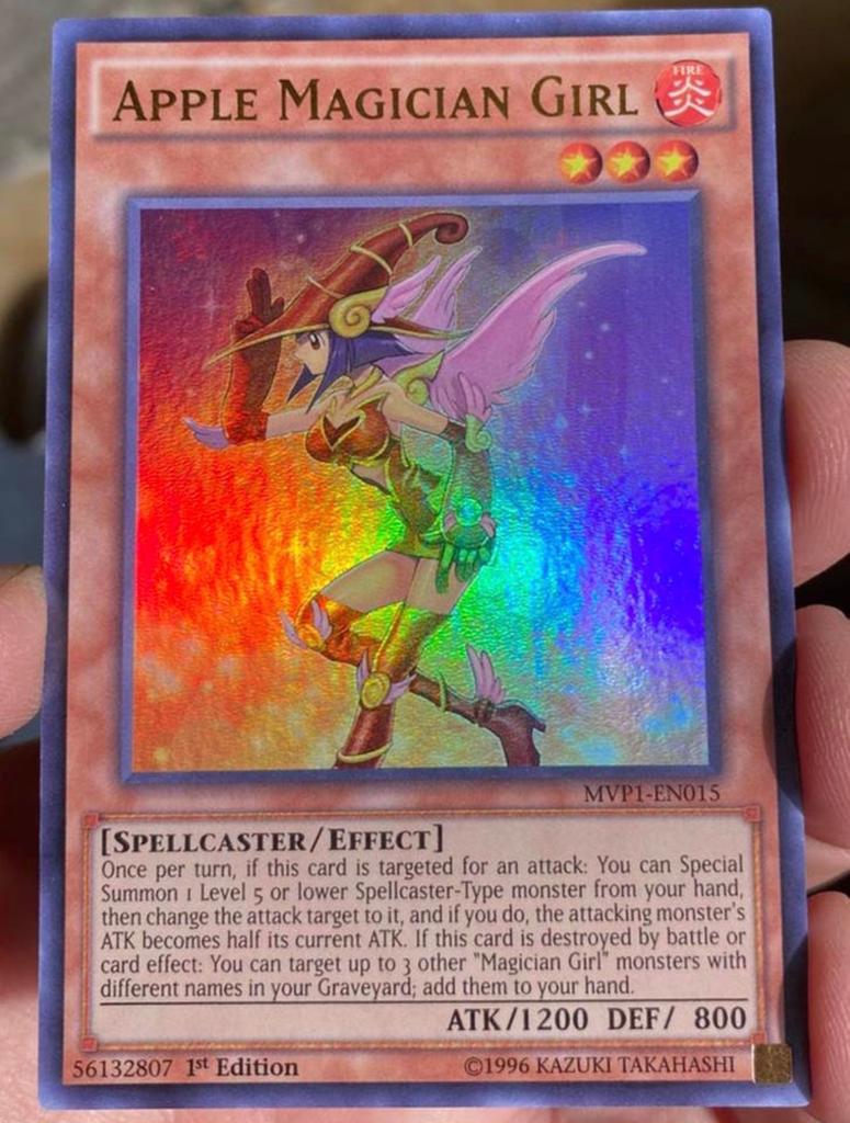 Yu-Gi-Oh! Apple Magician Girl MVP1 1st Edition !, Ophalen of Verzenden, Zo goed als nieuw, Losse kaart, Foil