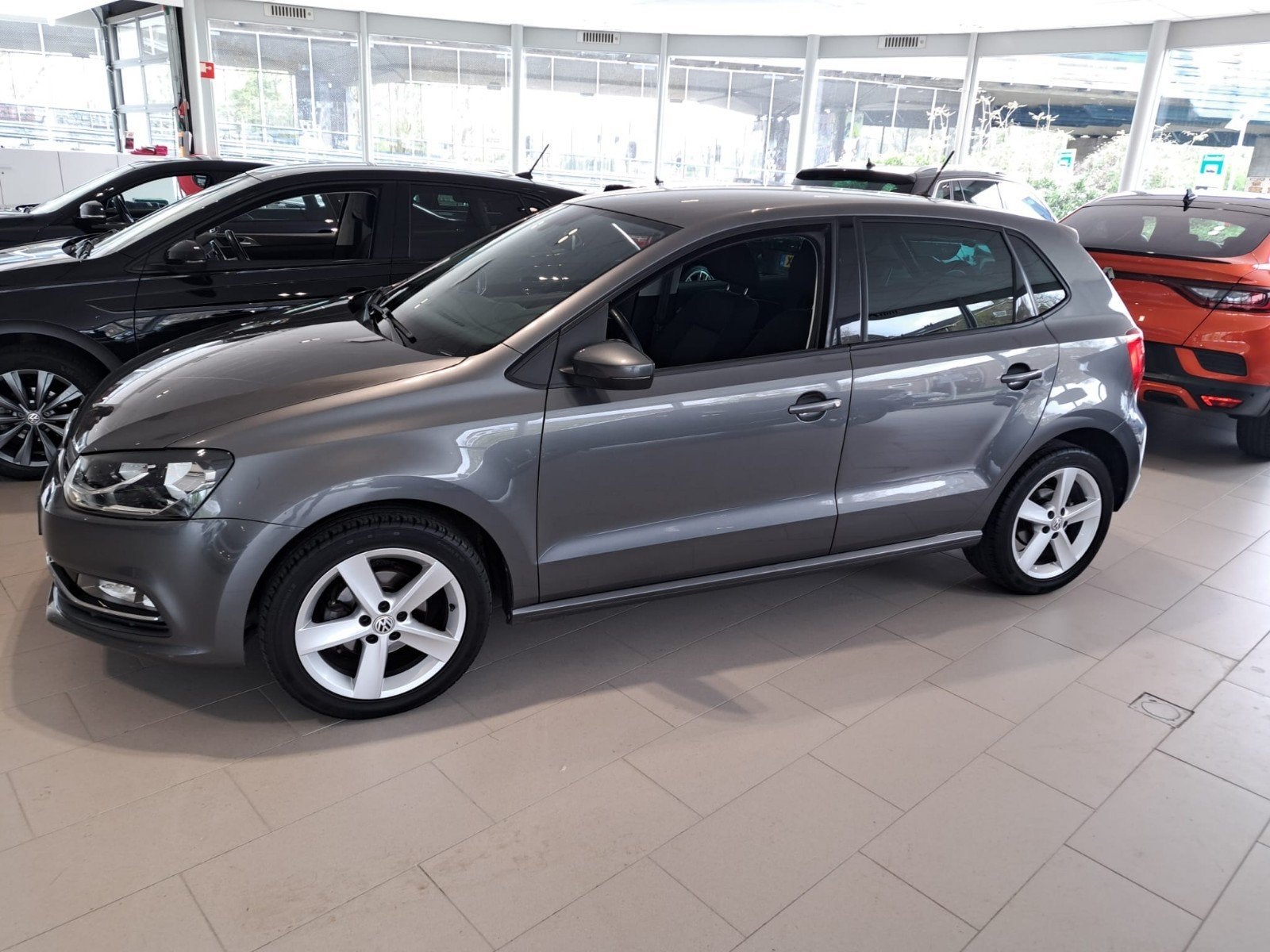 Volkswagen Polo 1.2 TSI 66KW DSG 2014 Grijs, Auto's, 40 €/maand, 4 cilinders, 1039 kg, Origineel Nederlands