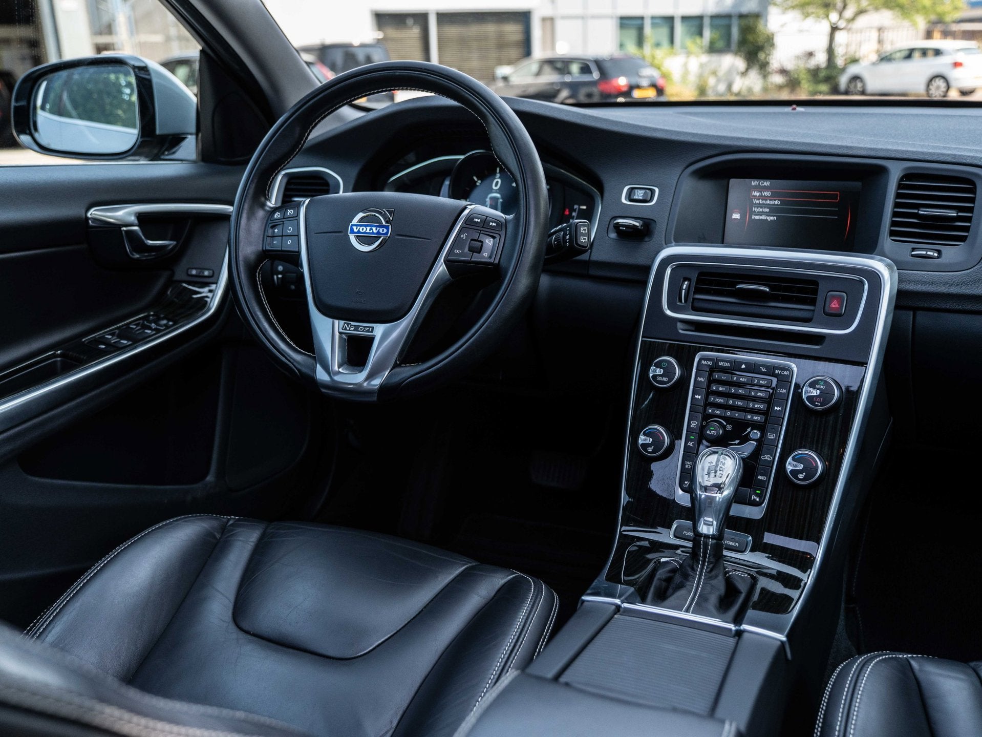Volvo V60 2.4 D6 AWD Plug-In Hybrid Pure Limited - PANORAMAD, Automaat, Euro 5, Zwart, Bi-Xenon koplampen
