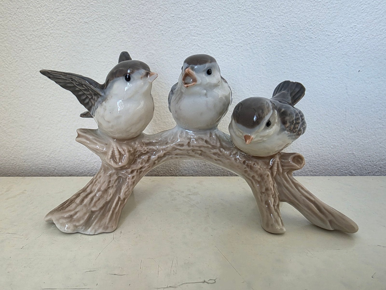 Porseleinen beeldje Otagiri? van jonge vogeltjes op tak, Ophalen of Verzenden, Gebruikt, Dier