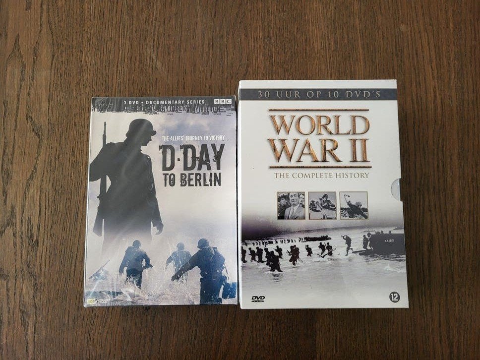twee dvd boxen die gaan over de tweede wereldoorlog nieuw, 2 t/m 25 bandjes, Overige genres, Ophalen of Verzenden, Nieuw in verpakking