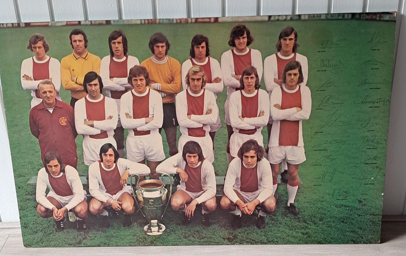 Ajax elftal poster 1972-1973 met handtekeningen, Verzamelen, Sportartikelen en Voetbal, Ophalen, Gebruikt, Ajax, Poster, Plaatje of Sticker