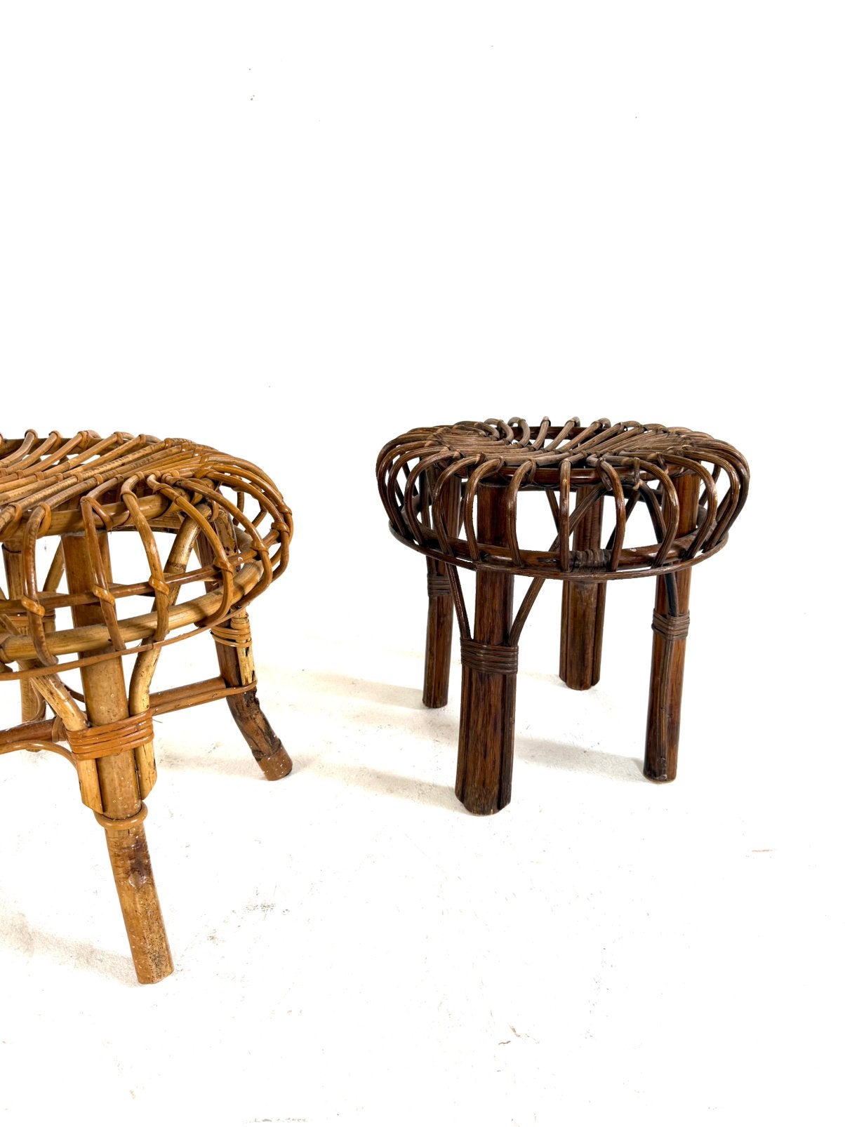 Set van 2 rotan krukjes, Frankrijk ‘70, Overige materialen, Ophalen of Verzenden, Zo goed als nieuw, Nvt