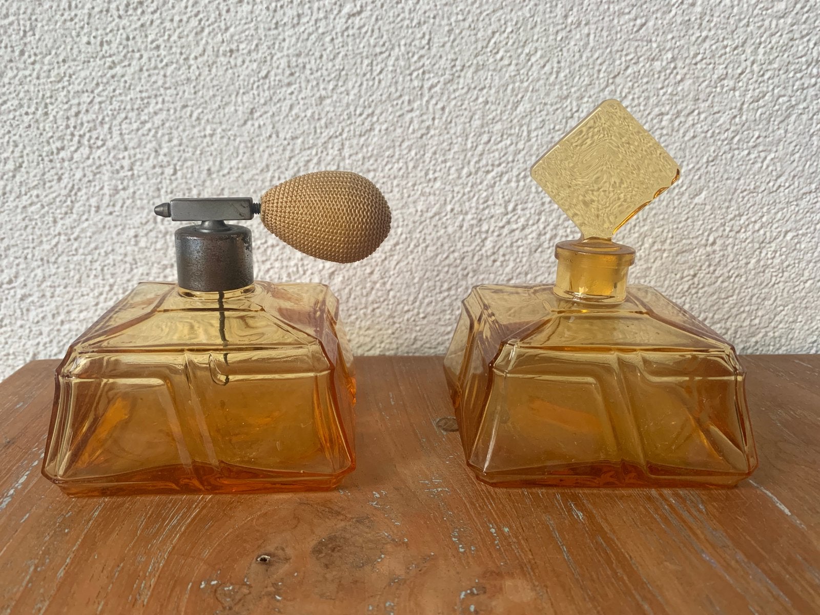 Set Art Deco amberkleurige (parfum) flessen jaren 50/60, Antiek en Kunst, Ophalen