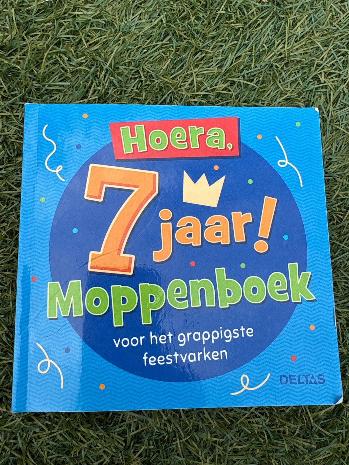Hoera, 7 jaar! Moppenboek voor het grappigste feestvarken, Boeken, Ophalen of Verzenden, Zo goed als nieuw, Fictie algemeen