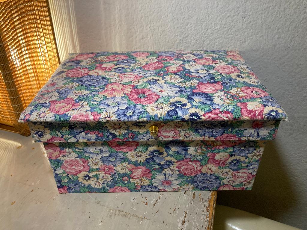 Vintage brocante Franse oude stoffen sieradendoos beautycase, Ophalen of Verzenden, Zo goed als nieuw, Blauw, Softcase
